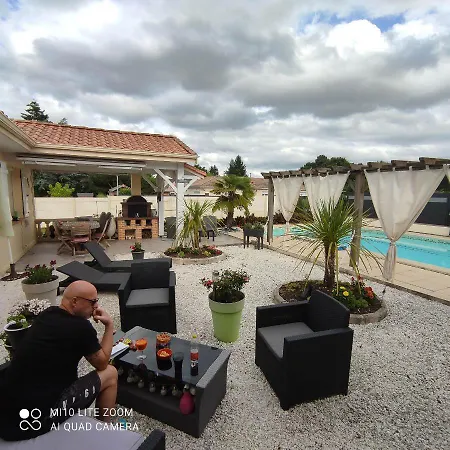 Chez Regis Et Cedric Bed and breakfast Périssac